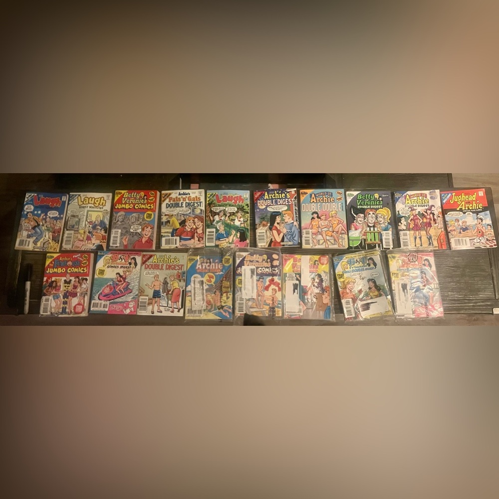 Set of 18 Vintage Betty & Veronica and Archie & Jughead Comic Books - Mint